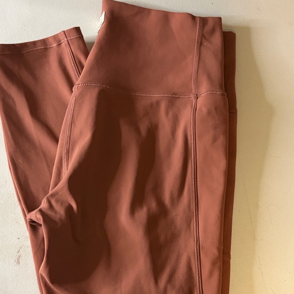 Vuori Women's Studio Pocket Leggings | EUC | Sz M - Picture 7 of 7